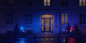 26092025   Un nouveau musée dart contemporain ouvre ses portes à Grand Bassam dans un bâtiment colonial rénové Quel impact aura t il sur la scène artistique africaine  Découvrez le   Viral Mag