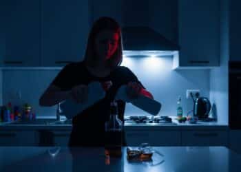 Hausse Alarmante du Nombre de SDF aux États-Unis en 2024 - Viral Mag Le nombre de sans abri aux États Unis a bondi de 18 en un an atteignant un triste record Découvrez les facteurs derrière cette crise Viral Mag