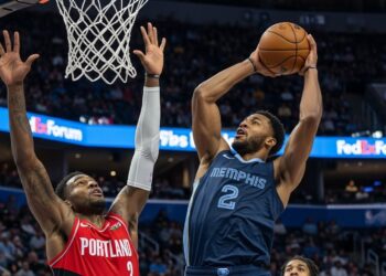 Comment Les Grandes Maisons Italiennes Rivalisent De Savoir-Faire - Viral Mag Découvrez comment les grandes maisons italiennes comme Fendi Prada et Armani mettent en avant leur savoir faire unique pour célébrer le printemps Viral Mag