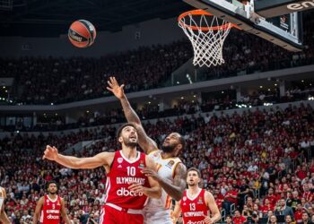 Paris FC Triomphe : Montée en Ligue 1 et Fête Épique - Viral Mag Le Paris FC célèbre sa montée en Ligue 1 avec une victoire 2 0 contre Ajaccio Retour sur une soirée mémorable à Charléty malgré un titre de Ligue 2 manqué Viral Mag