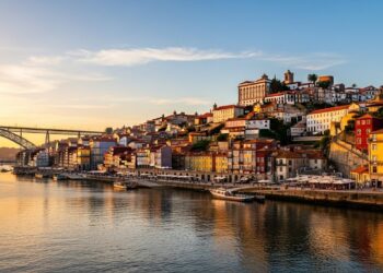 29092025   Le Bitcoin flirte avec les 114 000 dollars alors que lAmérique retient son souffle  shutdown imminent tarifs punitifs et NFP en vue Ces chocs macro pourraient ils transformer la volatilité en opportunité explosive  La réponse pourrait changer la face des marchés   Viral Mag