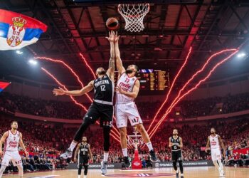 Malgré une ambiance hostile le Paris Basketball a livré un match intense pour son premier pas en Euroligue avant de sincliner de justesse   Viral Mag