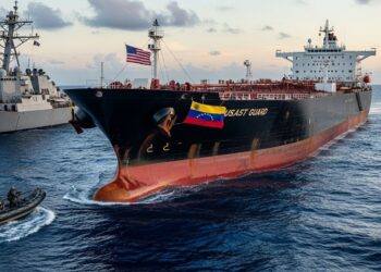 Yema remet au goût du jour sa montre de régate vintage Yachtingraf - Viral Mag La marque horlogère française Yema revisite sa montre de régate vintage Yachtingraf Croisière jadis portée par le navigateur Éric Tabarly Découvrez cette élégante montre au style néo rétro Viral Mag