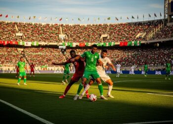 Francis Ngannou lancien champion UFC a marqué son retour fracassant en MMA avec un K O fulgurant en seulement 3 minutes lors de son combat face à Renan Ferreira au PFL   Viral Mag