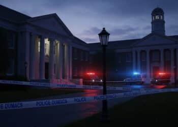 Fin Émouvante De Tout Le Sport : Adieux Larmes Aux Yeux - Viral Mag Découvrez les adieux émouvants de Fabien Lévêque lors de la dernière émission de Tout Le Sport après 32 ans sur France 3 Une page se tourne mais le sport continue avec une nouvelle formule Viral Mag