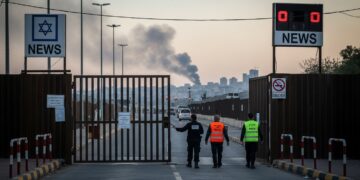 Sept Kényans expulsés dAfrique du Sud pour leur rôle dans le programme américain de relocalisation des Afrikaners Un nouvel épisode qui aggrave les tensions diplomatiques entre Pretoria et Washington sous Trump   Viral Mag