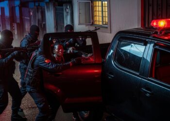 Los Angeles : Halte aux Contrôles au Faciès - Viral Mag Juge ordonne larrêt des contrôles au faciès à Los Angeles Découvrez limpact de cette décision sur les migrants et les tensions locales Viral Mag