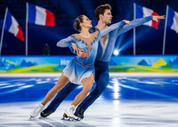 Découvrez la salade Caprese à la pastèque une version estivale et originale du classique italien Avec ses saveurs fraîches et sa présentation colorée elle régalera vos papilles    Viral Mag