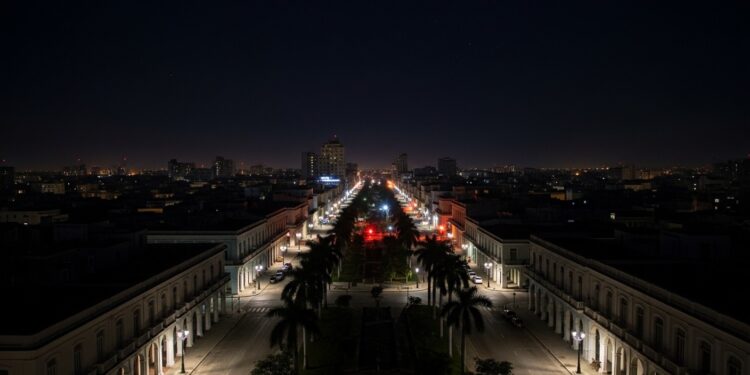 Une panne électrique massive frappe lest de Cuba privant Santiago de Cuba et plusieurs provinces de courant Crise aggravée par des facteurs géopolitiques Découvrez les détails et les conséquences   Viral Mag