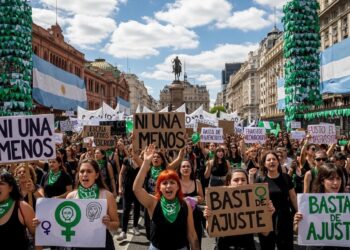 Le DXY plonge à son plus bas depuis 2013  Bitcoin prêt à décoller  Découvrez lanalyse choc qui lie dollar et crypto    Viral Mag