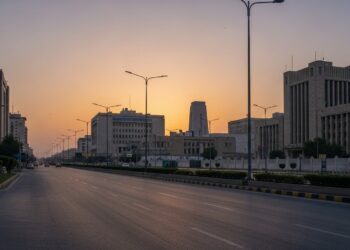 Denis Brogniart se confie sans filtre sur le casting les surprises du 25e anniversaire de Koh Lanta et les profils recherchés Découvrez les changements qui vont bouleverser laventure culte de TF1   Viral Mag