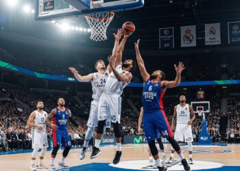 Agression à La Roche-sur-Yon : Étudiants Catholiques Visés par Tirs et Cris Suspects - Viral Mag À La Roche sur Yon des étudiants de lInstitut catholique de Vendée ont été pris pour cible par des tirs darme Airsoft après une soirée théâtrale Les agresseurs auraient crié Allah Akbar Une enquête est ouverte Viral Mag