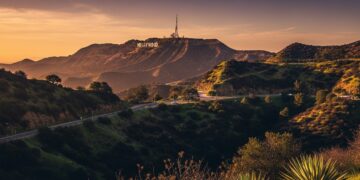 16102025   Hong Kong adopte une loi pour encadrer les VTC et apaiser les tensions avec les taxis Quels changements pour Uber et la mobilité urbaine  Lisez pour le savoir    Viral Mag